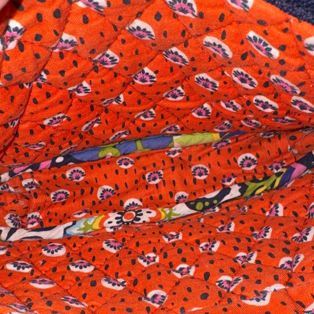 Vera Bradley Crossbody Bag with earrings and a pen - Picture 10 of 11
